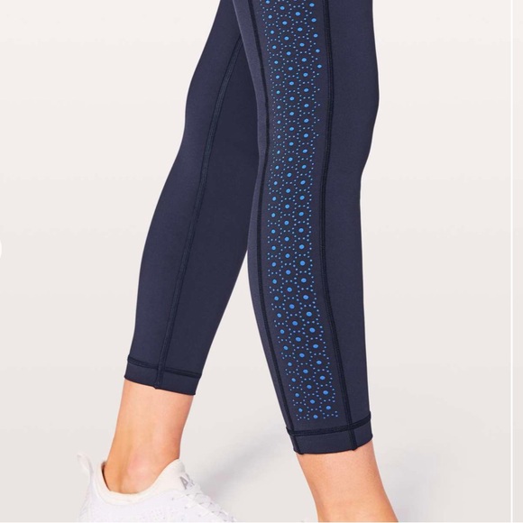 Lululemon Colour Me Quick 7/8 Tight 25"
Midnight Navy / Blazer Blue W1064 Sz 4 - Picture 2 of 10